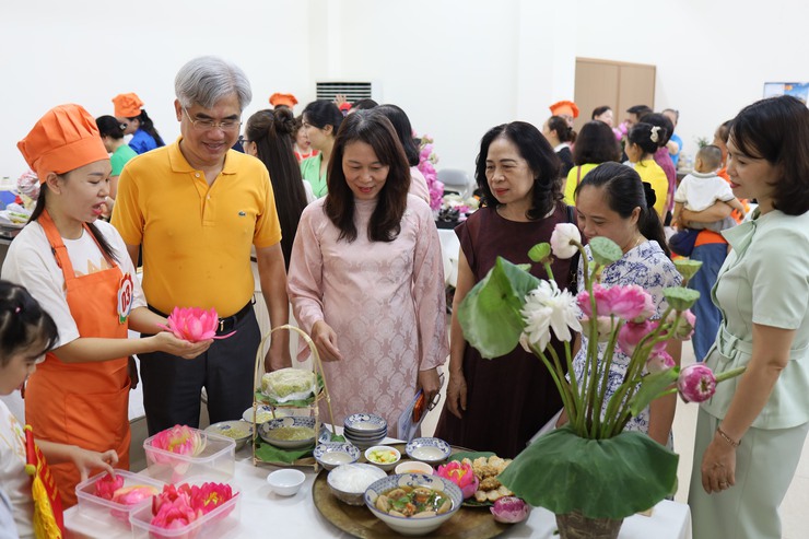 Phường Xuân Đỉnh tổ chức Hội thi nấu ăn “Bữa cơm gia đình – kết nối yêu thương” chào mừng Ngày Gia đình Việt Nam và Kỷ niệm 01 năm thành lập Phường- Ảnh 2.