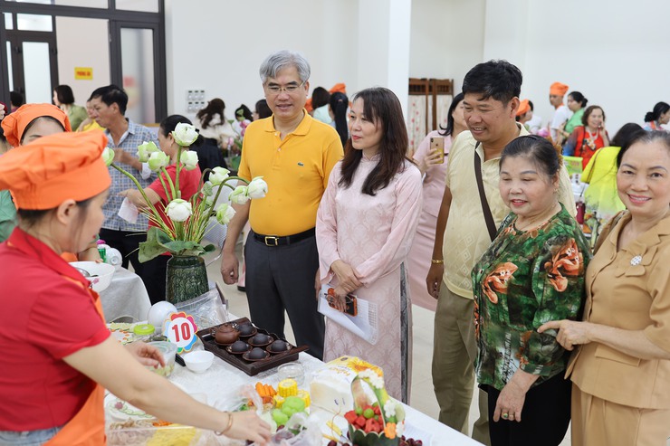 Phường Xuân Đỉnh tổ chức Hội thi nấu ăn “Bữa cơm gia đình – kết nối yêu thương” chào mừng Ngày Gia đình Việt Nam và Kỷ niệm 01 năm thành lập Phường- Ảnh 4.