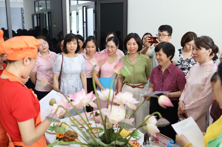 Phường Xuân Đỉnh tổ chức Hội thi nấu ăn “Bữa cơm gia đình – kết nối yêu thương” chào mừng Ngày Gia đình Việt Nam và Kỷ niệm 01 năm thành lập Phường- Ảnh 3.
