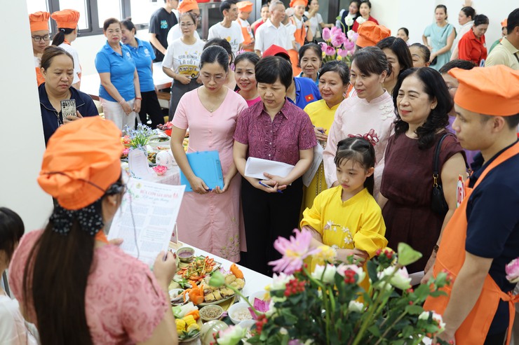 Phường Xuân Đỉnh tổ chức Hội thi nấu ăn “Bữa cơm gia đình – kết nối yêu thương” chào mừng Ngày Gia đình Việt Nam và Kỷ niệm 01 năm thành lập Phường- Ảnh 5.