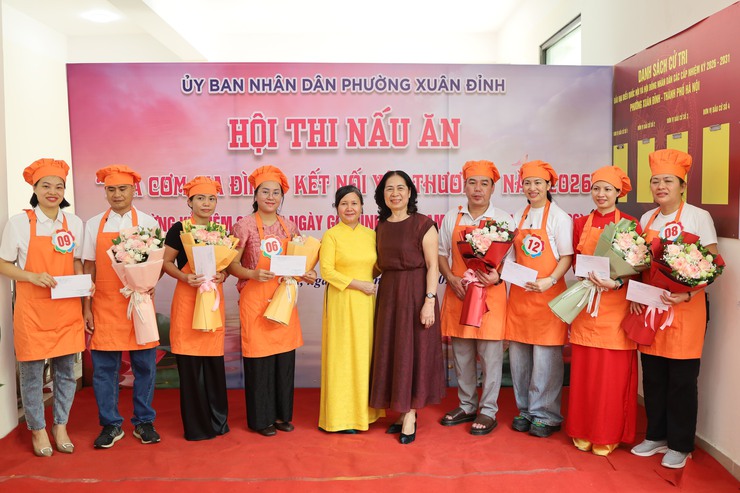 Phường Xuân Đỉnh tổ chức Hội thi nấu ăn “Bữa cơm gia đình – kết nối yêu thương” chào mừng Ngày Gia đình Việt Nam và Kỷ niệm 01 năm thành lập Phường- Ảnh 9.