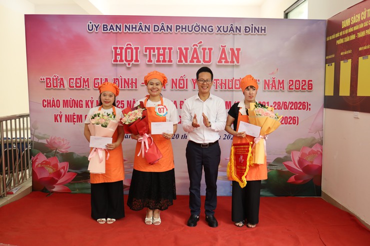 Phường Xuân Đỉnh tổ chức Hội thi nấu ăn “Bữa cơm gia đình – kết nối yêu thương” chào mừng Ngày Gia đình Việt Nam và Kỷ niệm 01 năm thành lập Phường- Ảnh 7.