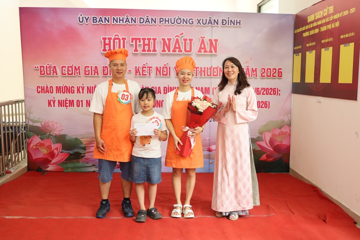 Phường Xuân Đỉnh tổ chức Hội thi nấu ăn “Bữa cơm gia đình – kết nối yêu thương” chào mừng Ngày Gia đình Việt Nam và Kỷ niệm 01 năm thành lập Phường- Ảnh 6.