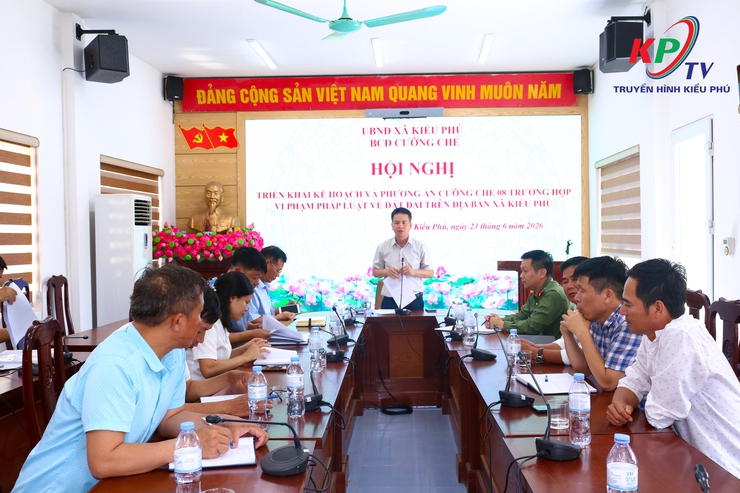 Ban chỉ đạo cưỡng chế xã Kiều Phú tổ chức hội nghị triển khai công tác tổ chức cưỡng chế đối với 8 trường hợp vi phạm đất đai- Ảnh 1.