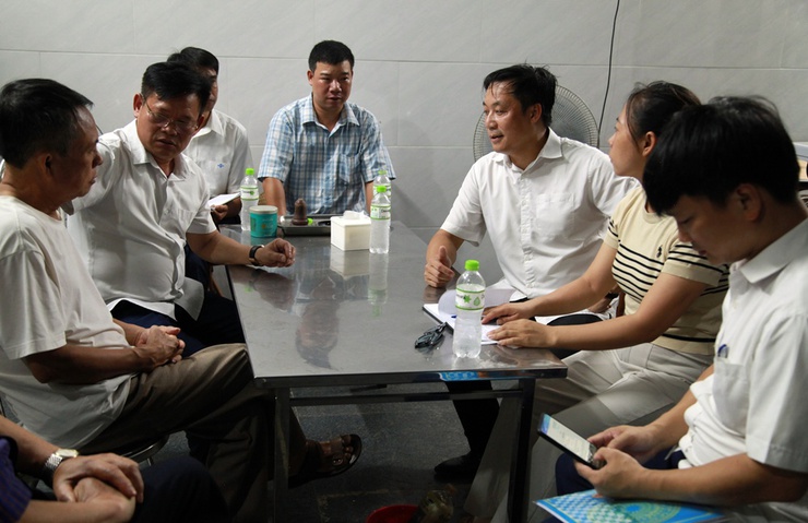 L&atilde;nh đạo x&atilde; Xu&acirc;n Mai trực tiếp đến từng hộ d&acirc;n vận động b&agrave;n giao mặt bằng Dự &aacute;n Quốc lộ 6- Ảnh 3.