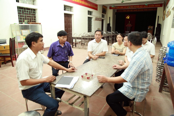 L&atilde;nh đạo x&atilde; Xu&acirc;n Mai trực tiếp đến từng hộ d&acirc;n vận động b&agrave;n giao mặt bằng Dự &aacute;n Quốc lộ 6- Ảnh 6.