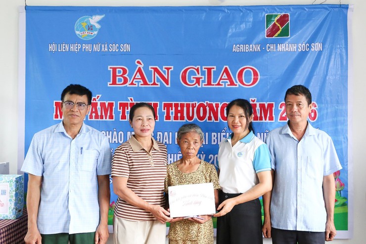 PHỤ NỮ SÓC SƠN KHÁNH THÀNH VÀ TRAO NHÀ MÁI ẤM TÌNH THƯƠNG- Ảnh 6.