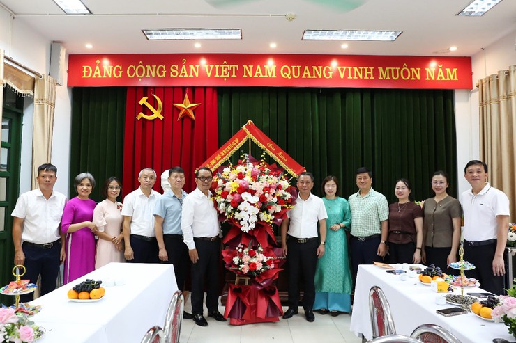 LÃNH ĐẠO XÃ SÓC SƠN THĂM. CHÚC MỪNG TRUNG TÂM DỊCH VỤ TỔNG HỢP SÓC SƠN NHÂN NGÀY KỶ NIỆM 101 NĂM NGÀY BÁO CHÍ CÁCH MẠNG VIỆT NAM- Ảnh 2.