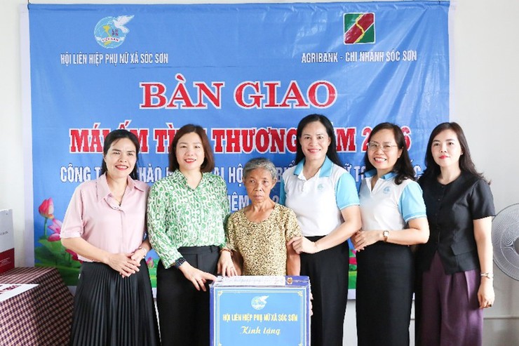PHỤ NỮ SÓC SƠN KHÁNH THÀNH VÀ TRAO NHÀ MÁI ẤM TÌNH THƯƠNG- Ảnh 3.