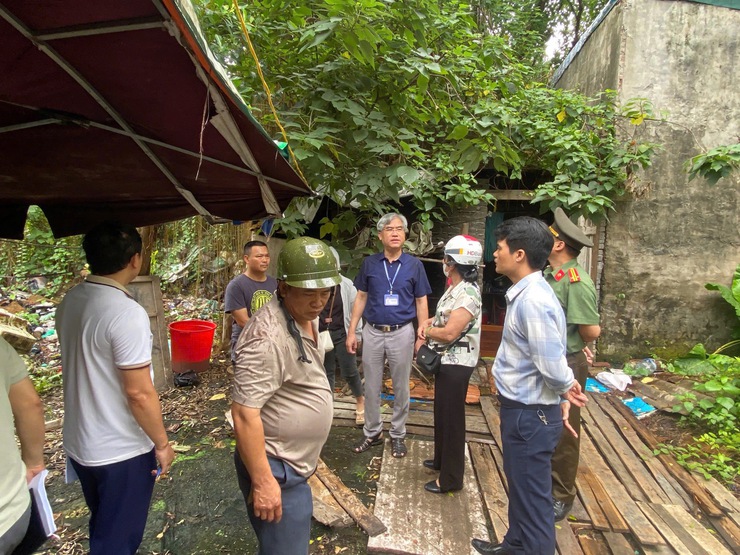 Phường Xuân Đỉnh: Lãnh đạo Phường trực tiếp xuống địa bàn, gặp gỡ, thăm hỏi, động viên các hộ dân thuộc diện giải phóng mặt bằng các dự án trọng điểm trên địa bàn.- Ảnh 4.