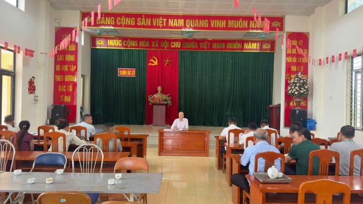 Tổ công tác số 06 làm việc với các chi bộ thôn phục vụ công tác sắp xếp thôn và kiện toàn mô hình chi bộ- Ảnh 1.