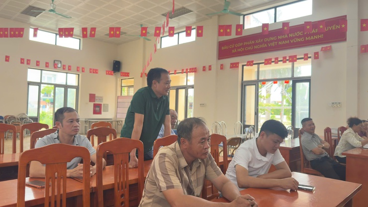 Tổ công tác số 06 làm việc với các chi bộ thôn phục vụ công tác sắp xếp thôn và kiện toàn mô hình chi bộ- Ảnh 2.