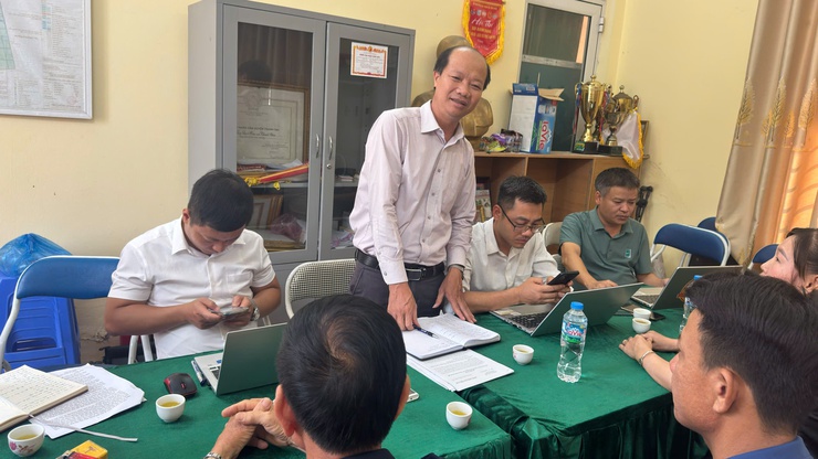 Tổ công tác số 06 làm việc với các chi bộ thôn phục vụ công tác sắp xếp thôn và kiện toàn mô hình chi bộ- Ảnh 5.
