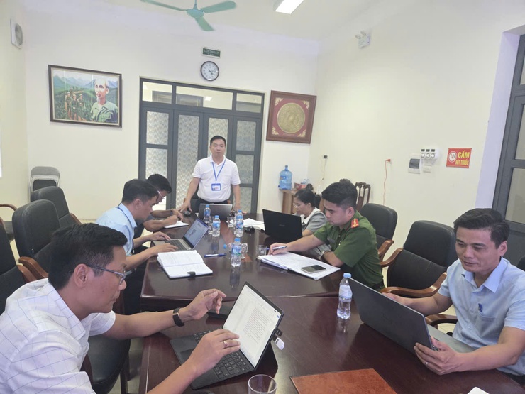 HỘI NGHỊ GIAO BAN, ĐÁNH GIÁ TIẾN ĐỘ KHẮC PHỤC CÁC ĐIỂM NGHẼN TRÊN ĐỊA BÀN XÃ BÌNH MINH- Ảnh 3.