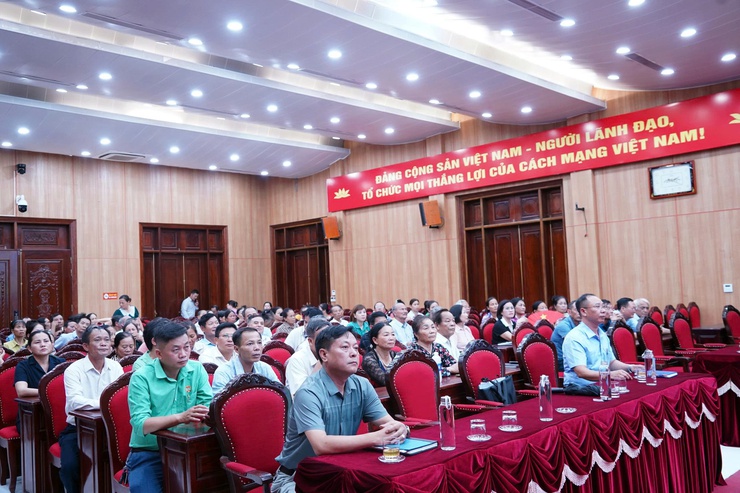 Hội Nông dân phường Chương Mỹ tổ chức hội nghị phổ biến pháp luật về thu gom rác thải và xử lý môi trường nông thôn- Ảnh 1.