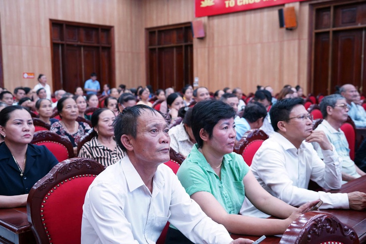 Hội Nông dân phường Chương Mỹ tổ chức hội nghị phổ biến pháp luật về thu gom rác thải và xử lý môi trường nông thôn- Ảnh 6.