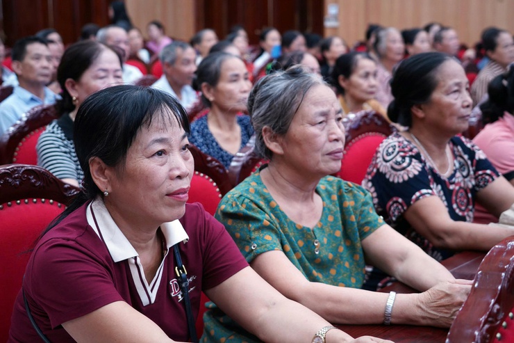 Hội Nông dân phường Chương Mỹ tổ chức hội nghị phổ biến pháp luật về thu gom rác thải và xử lý môi trường nông thôn- Ảnh 7.