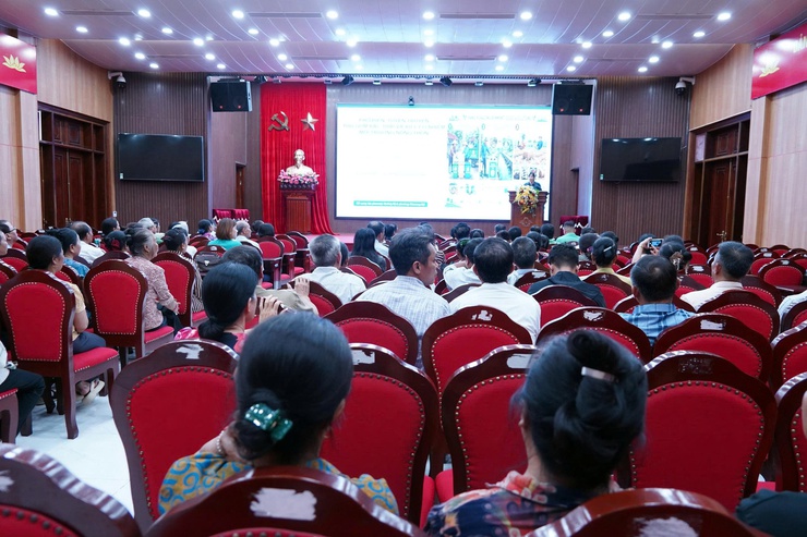 Hội Nông dân phường Chương Mỹ tổ chức hội nghị phổ biến pháp luật về thu gom rác thải và xử lý môi trường nông thôn- Ảnh 3.
