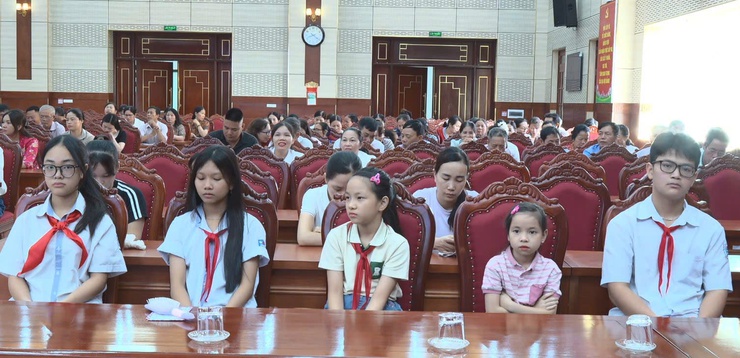 Xã Phúc Thọ: Lan tỏa giá trị gia đình Việt từ những câu chuyện yêu thương và văn hóa đọc- Ảnh 4.