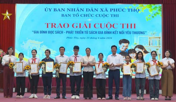Xã Phúc Thọ: Lan tỏa giá trị gia đình Việt từ những câu chuyện yêu thương và văn hóa đọc- Ảnh 8.