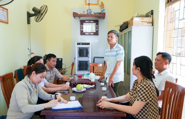 Đoàn kiểm tra số 3 xã Quốc Oai kiểm tra, chấm điểm cuộc thi “Giữ gìn thôn Sáng – Xanh – Sạch – Đẹp – An toàn”- Ảnh 1.