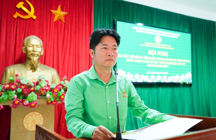 HỘI NÔNG DÂN XÃ QUỐC OAI TRAO HỖ TRỢ BẢO HIỂM XÃ HỘI TỰ NGUYỆN, RA MẮT CÂU LẠC BỘ NÔNG DÂN THAM GIA BẢO VỆ MÔI TRƯỜNG- Ảnh 5.