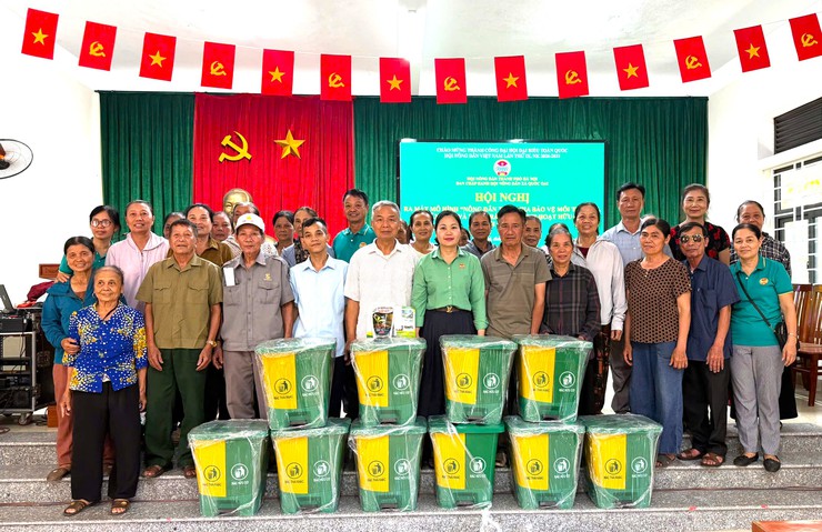 HỘI NÔNG DÂN XÃ QUỐC OAI TRAO HỖ TRỢ BẢO HIỂM XÃ HỘI TỰ NGUYỆN, RA MẮT CÂU LẠC BỘ NÔNG DÂN THAM GIA BẢO VỆ MÔI TRƯỜNG- Ảnh 8.