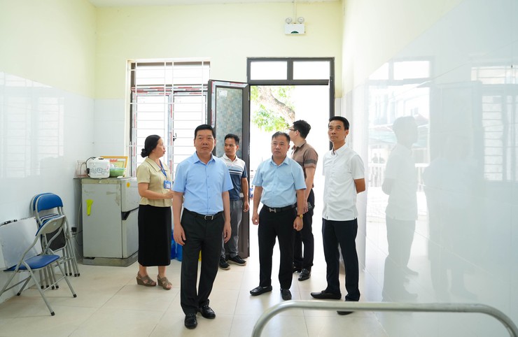ĐỒNG CHÍ NGUYỄN TRƯỜNG SƠN KIỂM TRA CÔNG TÁC CHUẨN BỊ KHAI TRƯƠNG MÔ HÌNH CƠ SỞ CHĂM SÓC SỨC KHỎE BAN NGÀY CHO NGƯỜI CAO TUỔI- Ảnh 3.