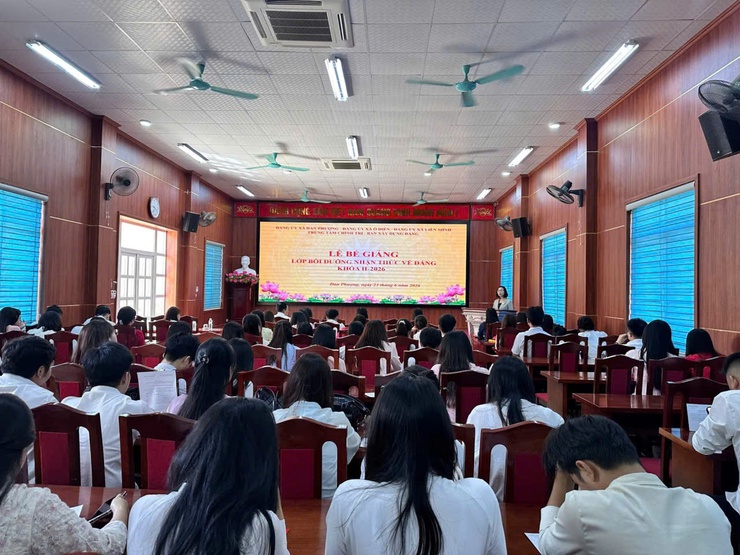 Bế giảng lớp bồi dưỡng nhận thức về Đảng khóa 2 năm 2026- Ảnh 1.