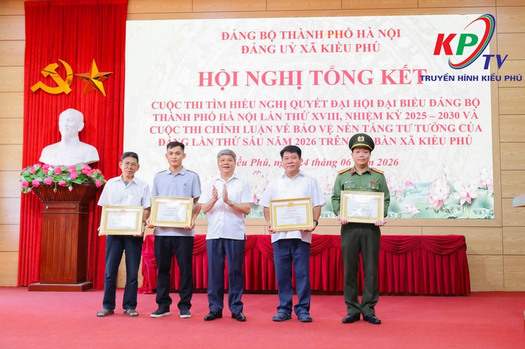 Đảng ủy xã Kiều Phú tổ chức hội nghị tổng kết các cuộc thi về Nghị quyết Đại hội Đảng bộ thành phố Hà Nội và bảo vệ nền tảng tư tưởng của Đảng- Ảnh 9.