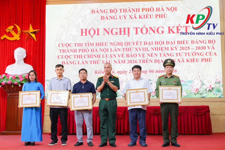 Đảng ủy xã Kiều Phú tổ chức hội nghị tổng kết các cuộc thi về Nghị quyết Đại hội Đảng bộ thành phố Hà Nội và bảo vệ nền tảng tư tưởng của Đảng- Ảnh 8.