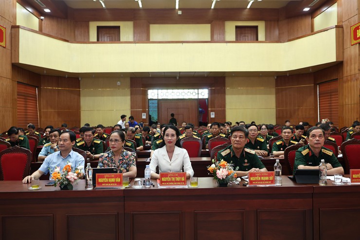Hội Cựu chiến binh thành phố Hà Nội tổ chức Hội nghị báo cáo viên về thông tin thời sự, định hướng tư tưởng và công tác tuyên truyền tháng 6 năm 2026- Ảnh 1.