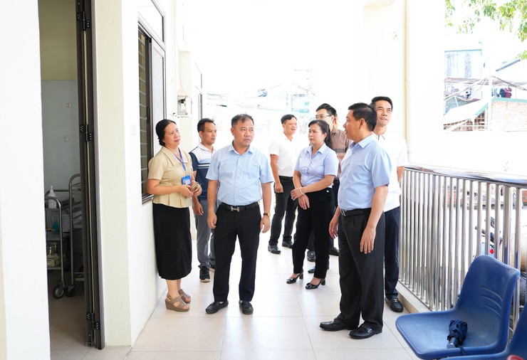 ĐỒNG CHÍ NGUYỄN TRƯỜNG SƠN KIỂM TRA CÔNG TÁC CHUẨN BỊ KHAI TRƯƠNG MÔ HÌNH CƠ SỞ CHĂM SÓC SỨC KHỎE BAN NGÀY CHO NGƯỜI CAO TUỔI- Ảnh 4.