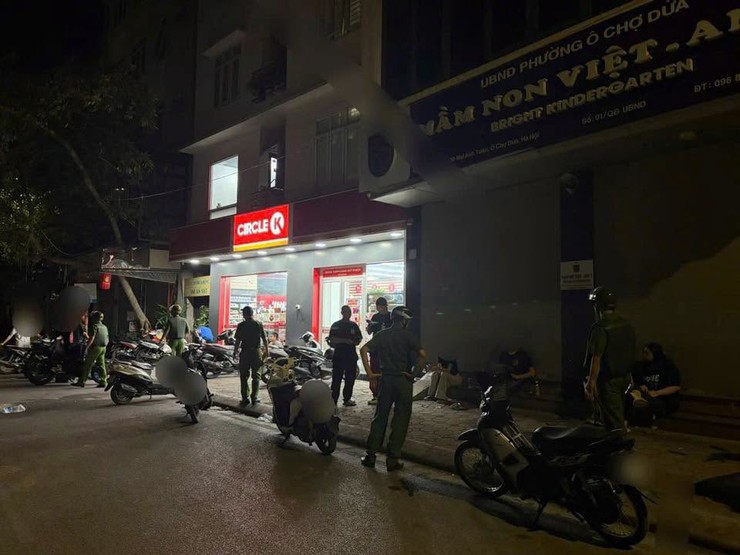 Công an Phường Ô Chợ Dừa hiệp đồng tuần tra xuyên đêm- Ảnh 3.
