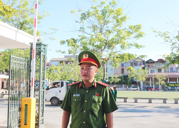 Quốc Oai ra quân giải quyết điểm nghẽn về trật tự đô thị, xây dựng môi trường văn minh- Ảnh 3.