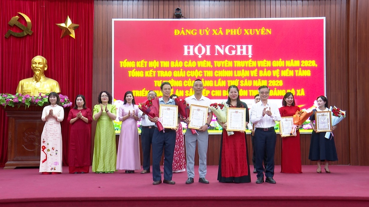 Hội nghị tổng kết Hội thi Báo cáo viên, Tuyên truyền viên giỏi; tổng kết, trao giải Cuộc thi chính luận về bảo vệ nền tảng tư tưởng của Đảng lần thứ sáu, năm 2026 và triển khai Đề án sắp xếp chi bộ thôn thuộc Đảng bộ- Ảnh 8.