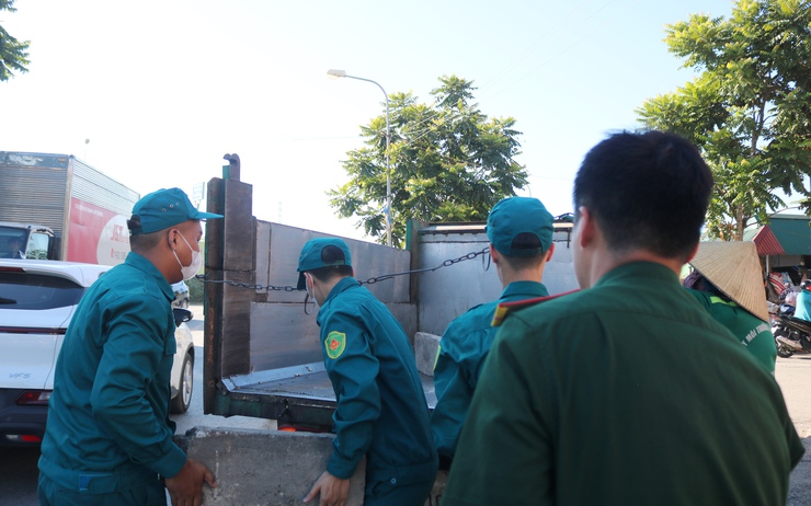 Quốc Oai ra quân giải quyết điểm nghẽn về trật tự đô thị, xây dựng môi trường văn minh- Ảnh 5.