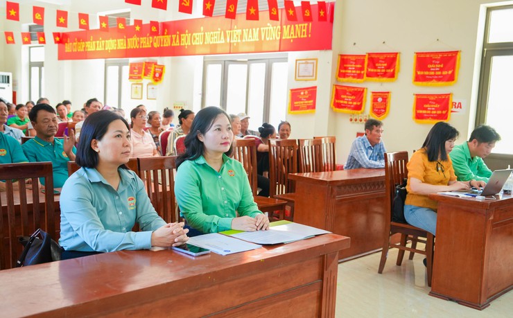 HỘI NÔNG DÂN XÃ QUỐC OAI TRAO HỖ TRỢ BẢO HIỂM XÃ HỘI TỰ NGUYỆN, RA MẮT CÂU LẠC BỘ NÔNG DÂN THAM GIA BẢO VỆ MÔI TRƯỜNG- Ảnh 2.