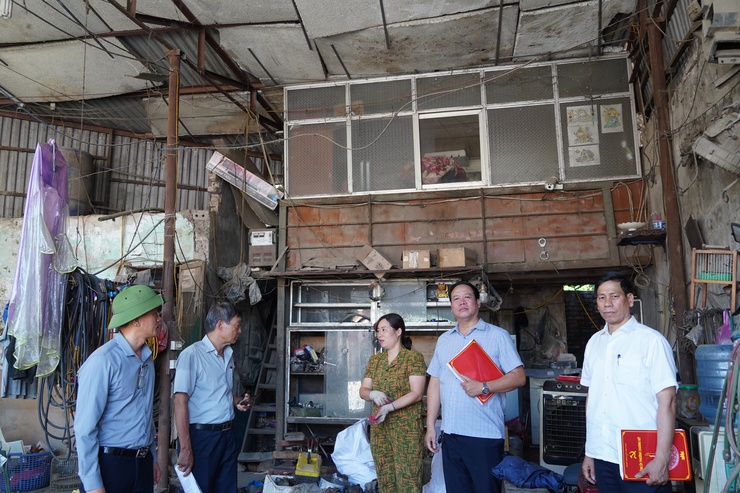 Bí thư Đảng ủy phường Chương Mỹ - Phí Minh Hải kiểm tra, đôn đốc công tác giải phóng mặt bằng Dự án cải tạo, nâng cấp quốc lộ 6- Ảnh 9.