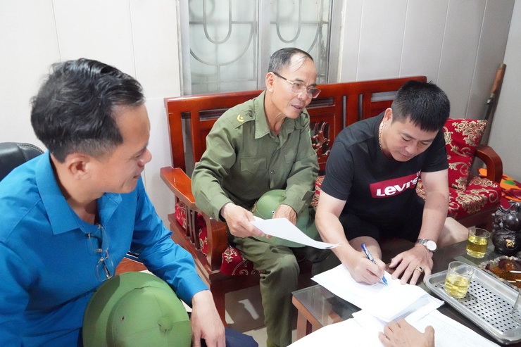 Bí thư Đảng ủy phường Chương Mỹ - Phí Minh Hải kiểm tra, đôn đốc công tác giải phóng mặt bằng Dự án cải tạo, nâng cấp quốc lộ 6- Ảnh 5.