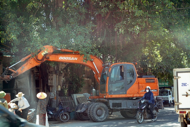 Bí thư Đảng ủy phường Chương Mỹ - Phí Minh Hải kiểm tra, đôn đốc công tác giải phóng mặt bằng Dự án cải tạo, nâng cấp quốc lộ 6- Ảnh 15.