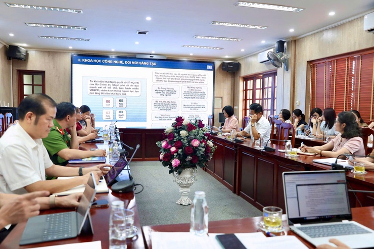 Xã Sơn Đồng tổ chức hội nghị tiếp sóng trực tuyến phiên họp chuyên đề về phát triển khoa học, công nghệ, đổi mới sáng tạo, chuyển đổi số và Đề án 06- Ảnh 4.