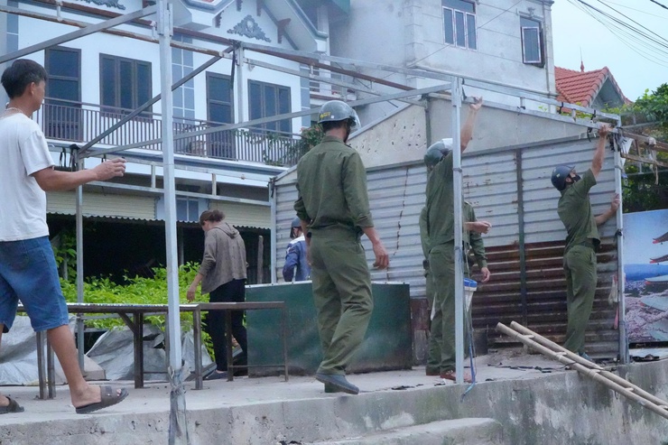 XÃ DÂN HÒA RA QUÂN GIẢI TỎA CHỢ CÓC DỐC MỌC, LẬP LẠI TRẬT TỰ ĐÔ THỊ VÀ AN TOÀN GIAO THÔNG- Ảnh 2.