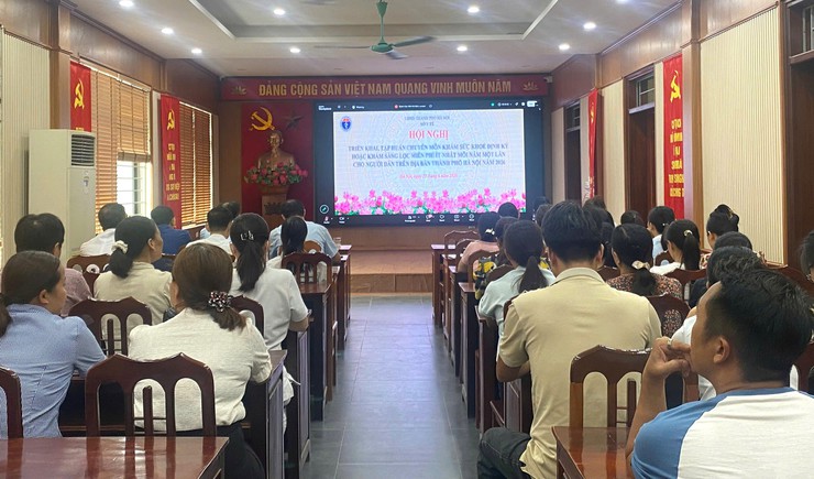 Phấn đấu 100% người dân thành phố được khám sức khoẻ định kỳ- Ảnh 2.