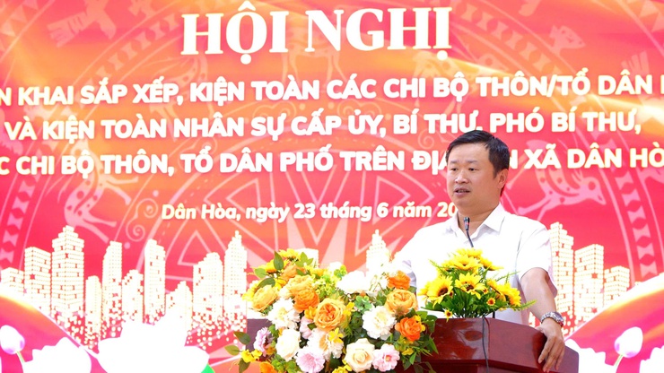 HỘI NGHỊ TRIỂN KHAI SẮP XẾP, KIỆN TOÀN CHI BỘ THÔN, TỔ DÂN PHỐ VÀ KIỆN TOÀN NHÂN SỰ CẤP UỶ, BÍ THƯ PHÓ BÍ THƯ CÁC CHI BỘ THÔN, TỔ DÂN PHỐ TRÊN ĐỊA BÀN XÃ DÂN HOÀ- Ảnh 9.