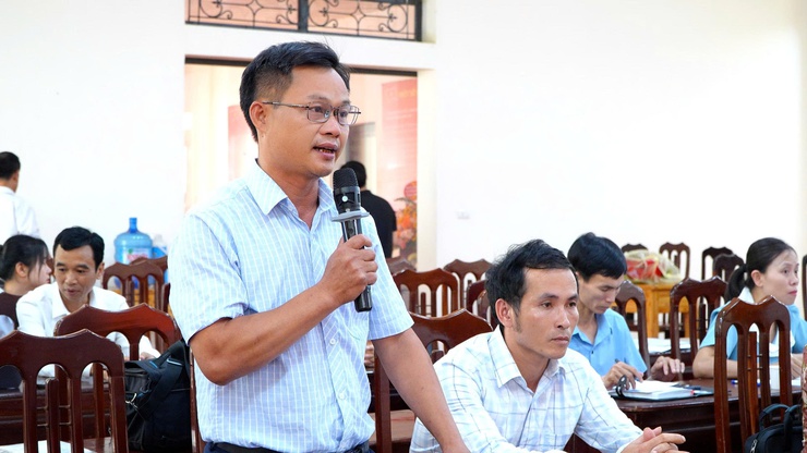 HỘI NGHỊ TRIỂN KHAI SẮP XẾP, KIỆN TOÀN CHI BỘ THÔN, TỔ DÂN PHỐ VÀ KIỆN TOÀN NHÂN SỰ CẤP UỶ, BÍ THƯ PHÓ BÍ THƯ CÁC CHI BỘ THÔN, TỔ DÂN PHỐ TRÊN ĐỊA BÀN XÃ DÂN HOÀ- Ảnh 7.