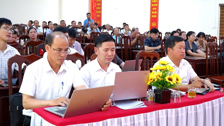 HỘI NGHỊ TRIỂN KHAI SẮP XẾP, KIỆN TOÀN CHI BỘ THÔN, TỔ DÂN PHỐ VÀ KIỆN TOÀN NHÂN SỰ CẤP UỶ, BÍ THƯ PHÓ BÍ THƯ CÁC CHI BỘ THÔN, TỔ DÂN PHỐ TRÊN ĐỊA BÀN XÃ DÂN HOÀ- Ảnh 3.