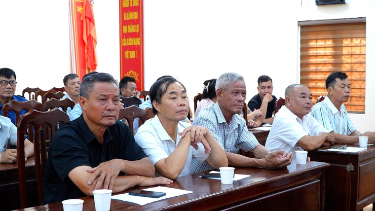 HỘI NGHỊ TRIỂN KHAI SẮP XẾP, KIỆN TOÀN CHI BỘ THÔN, TỔ DÂN PHỐ VÀ KIỆN TOÀN NHÂN SỰ CẤP UỶ, BÍ THƯ PHÓ BÍ THƯ CÁC CHI BỘ THÔN, TỔ DÂN PHỐ TRÊN ĐỊA BÀN XÃ DÂN HOÀ- Ảnh 5.