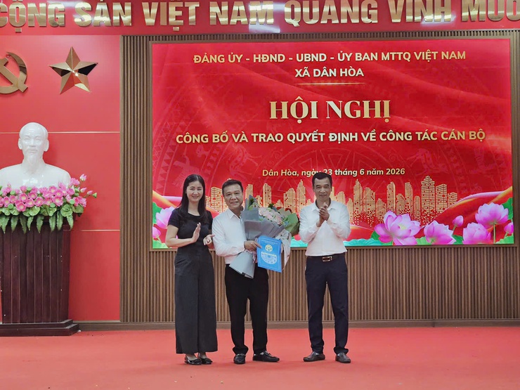 CÔNG BỐ VÀ TRAO QUYẾT ĐỊNH BỔ NHIỆM PHÓ TRƯỞNG PHÒNG KINH TẾ XÃ DÂN HOÀ- Ảnh 4.