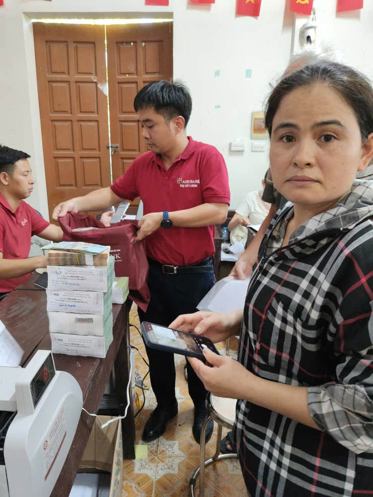 KHÔNG KHÍ SÔI NỔI, PHẤN KHỞI TẠI BUỔI CHI TRẢ TIỀN BỒI THƯỜNG, HỖ TRỢ GPMB CHO 169 HỘ DÂN THÔN HOÀNG TRUNG- Ảnh 2.